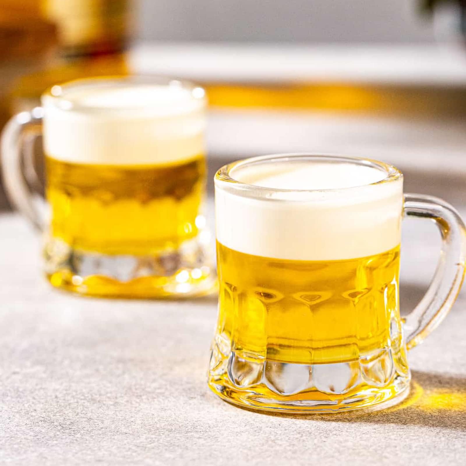 JUXINGDAZYF durable heavy-base mini mugs minimizing tipping during celebrations.