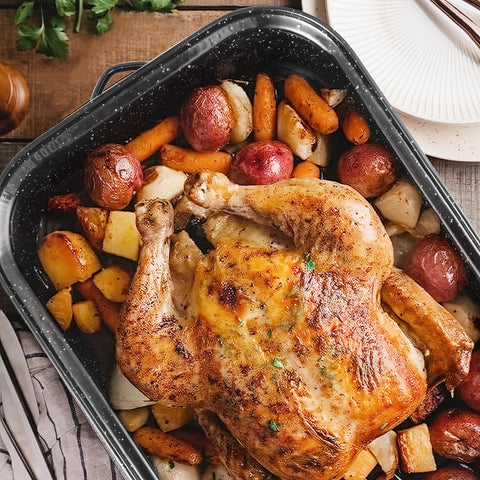 Lid doubles as an open roasting pot for flexible use