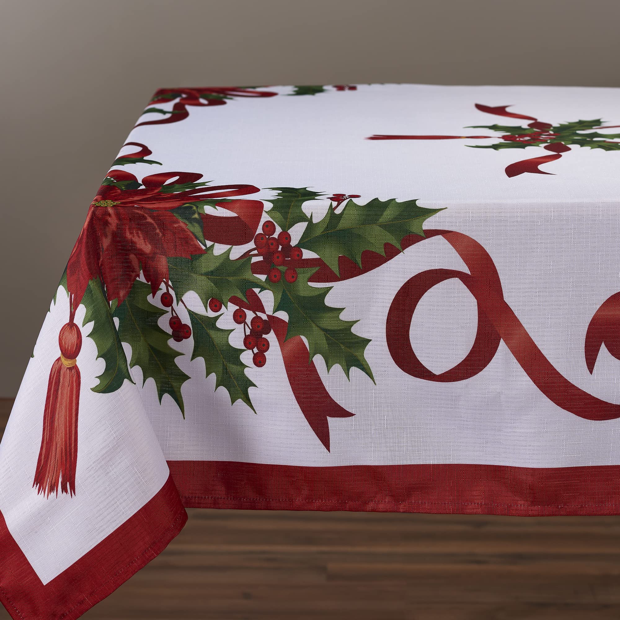 Kadut hemmed edges provide a crisp, refined tablecloth finish