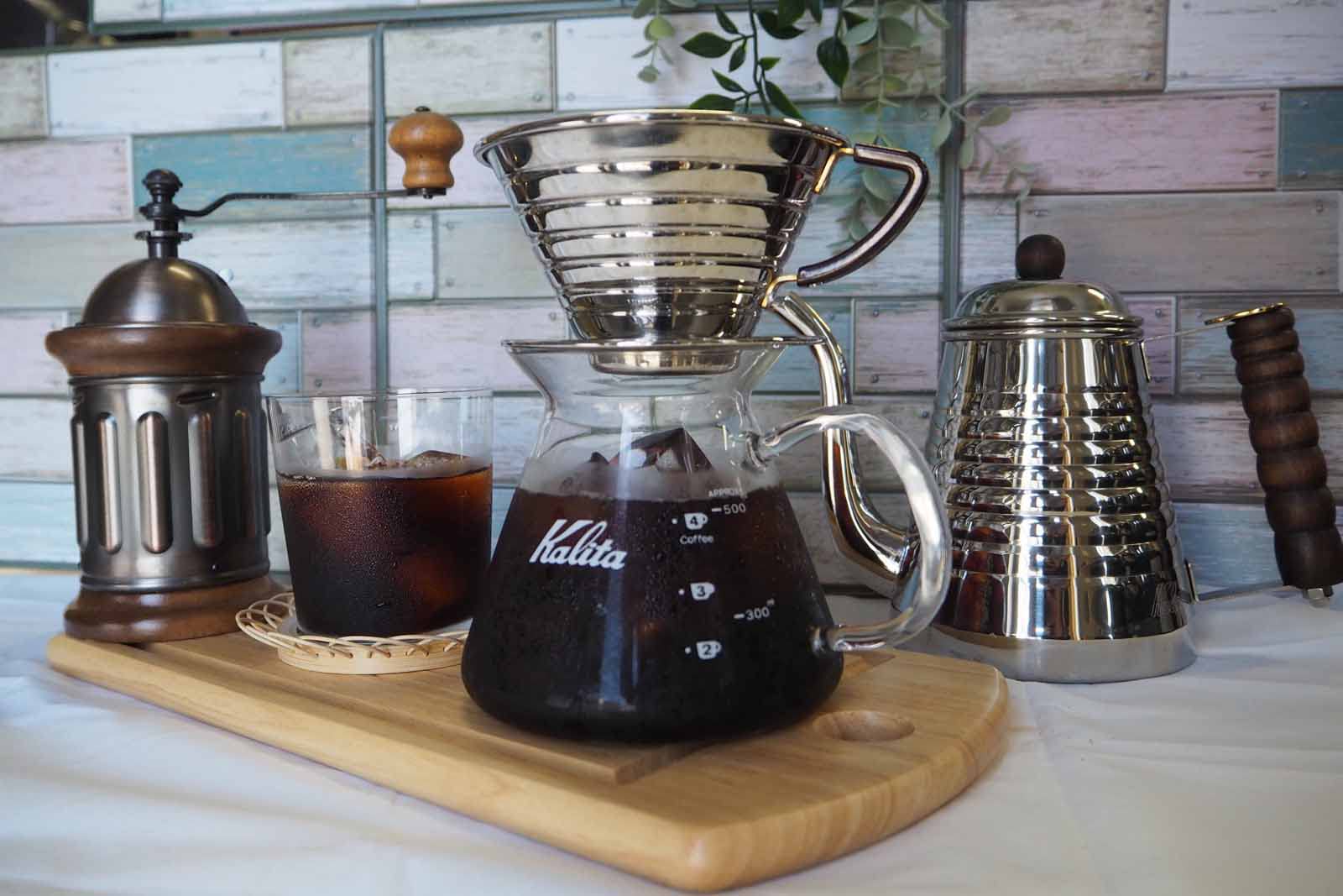 Kalita dishwasher-safe glass server, easy cleanup after entertaining.