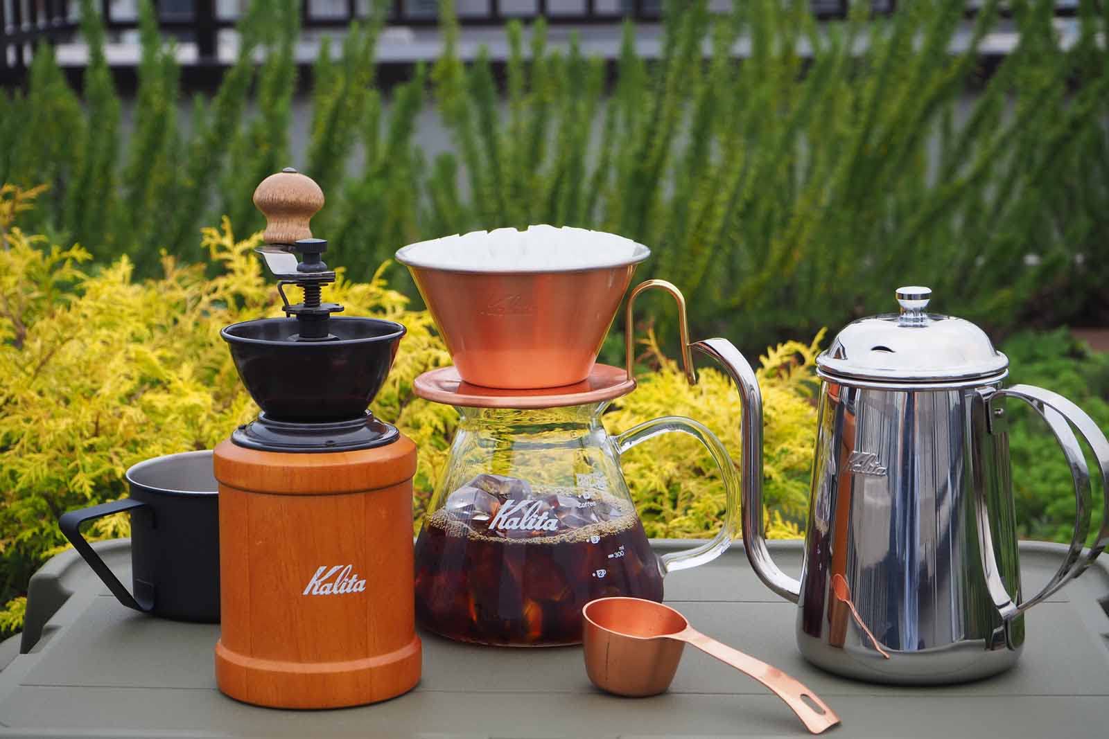Kalita glass server lid, keeps coffee warmer longer at the table.