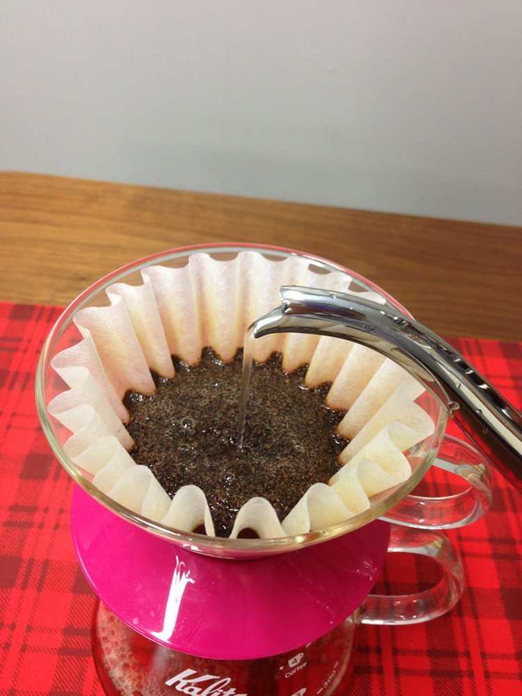 Kalita Wave 185 white filter-paper closeup for smooth cup extraction