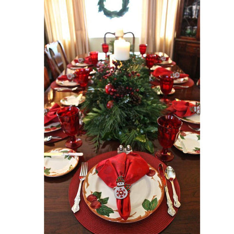 Kalopro holiday event table decoration enhances festive atmosphere.