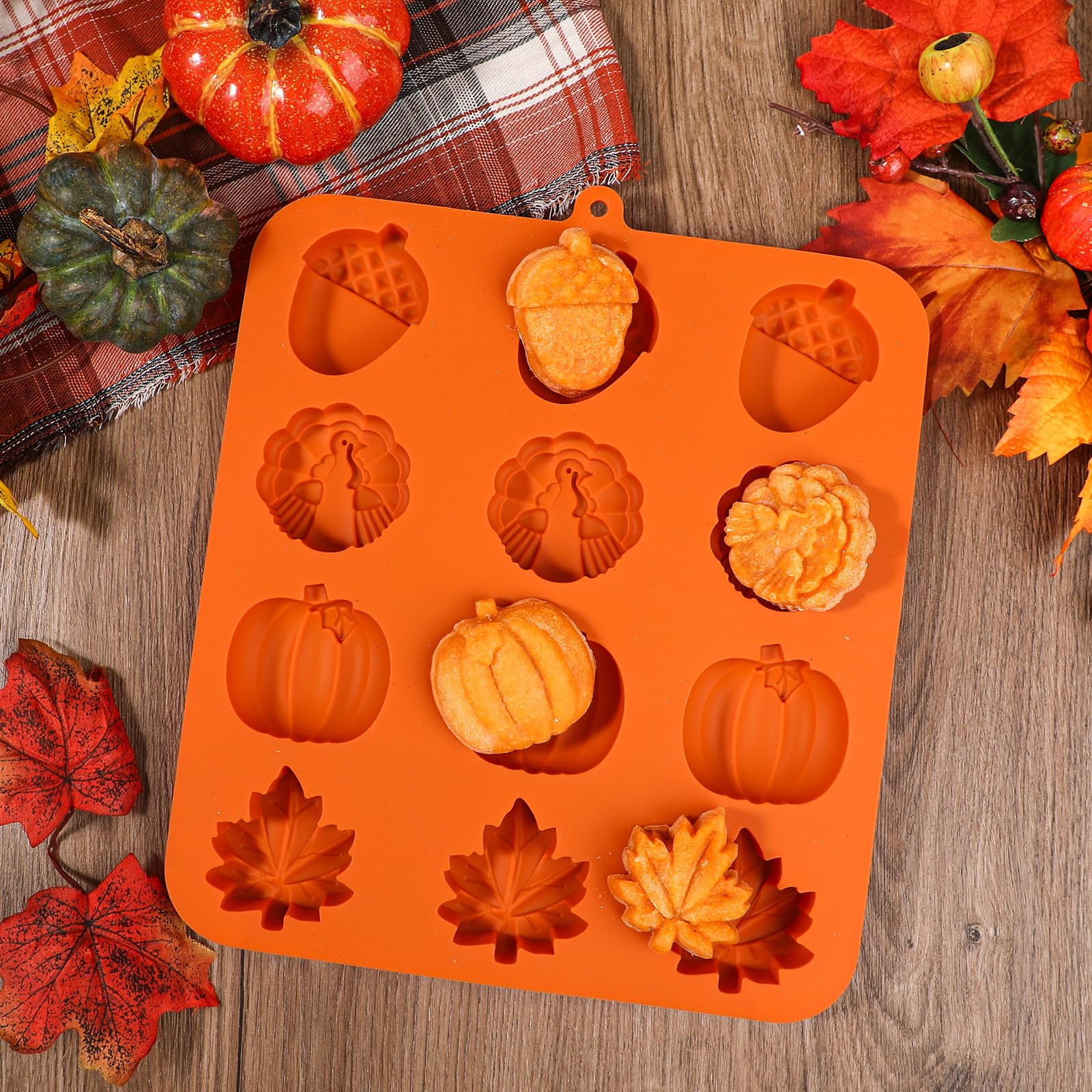 Kamehame Fall silicone mold berry shape for jellies and gummies