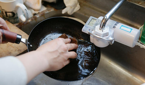 KAMENOKO TAWASHI set offers everyday cleaning with minimal waste.