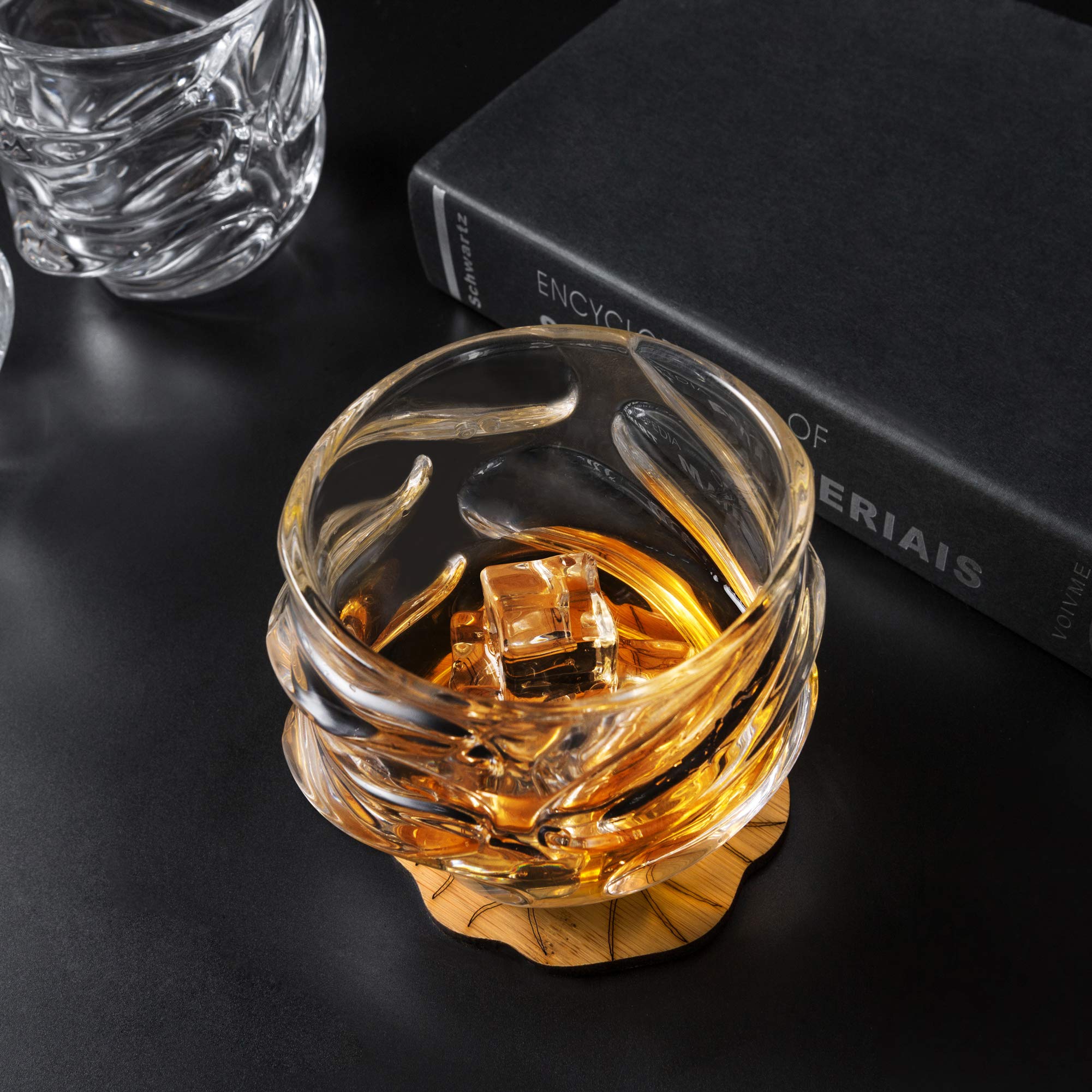 KANARS artistic whiskey tumbler design enhances tasting with a timeless silhouette.