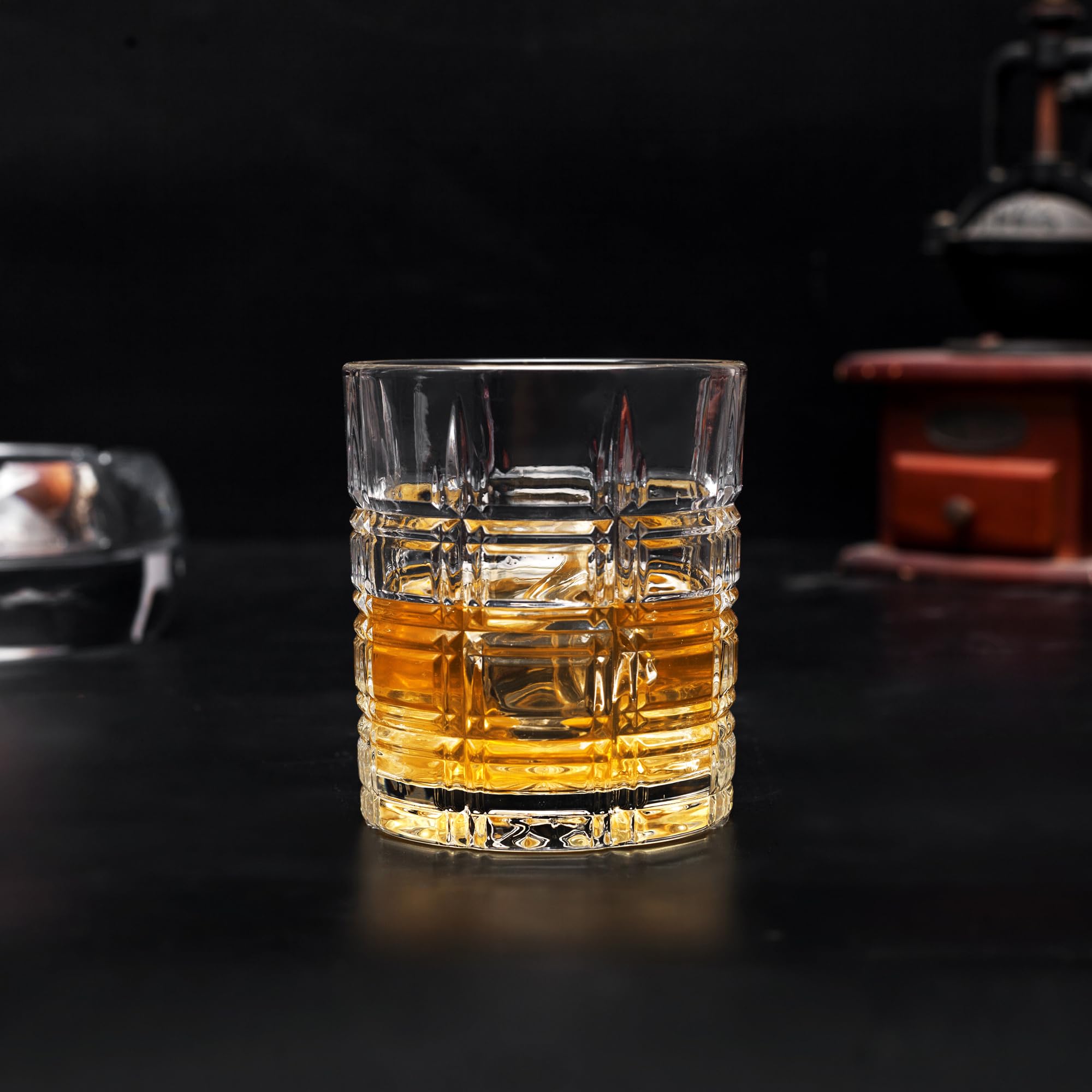 KANARS Crystal Whiskey Glasses weighted base supports steady pouring.