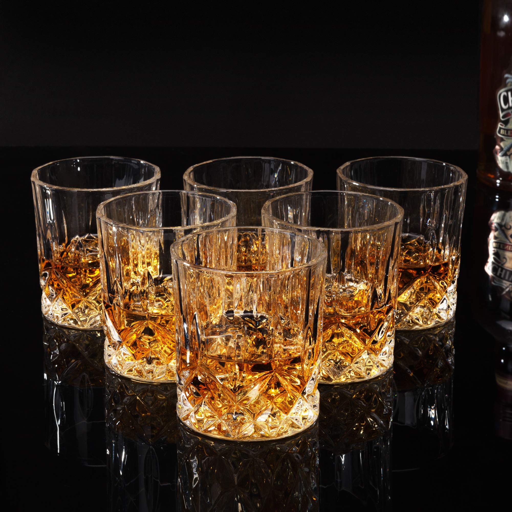 KANARS Scotch bourbon tumbler with diamond-cut-bottom enhances aroma and presentation.