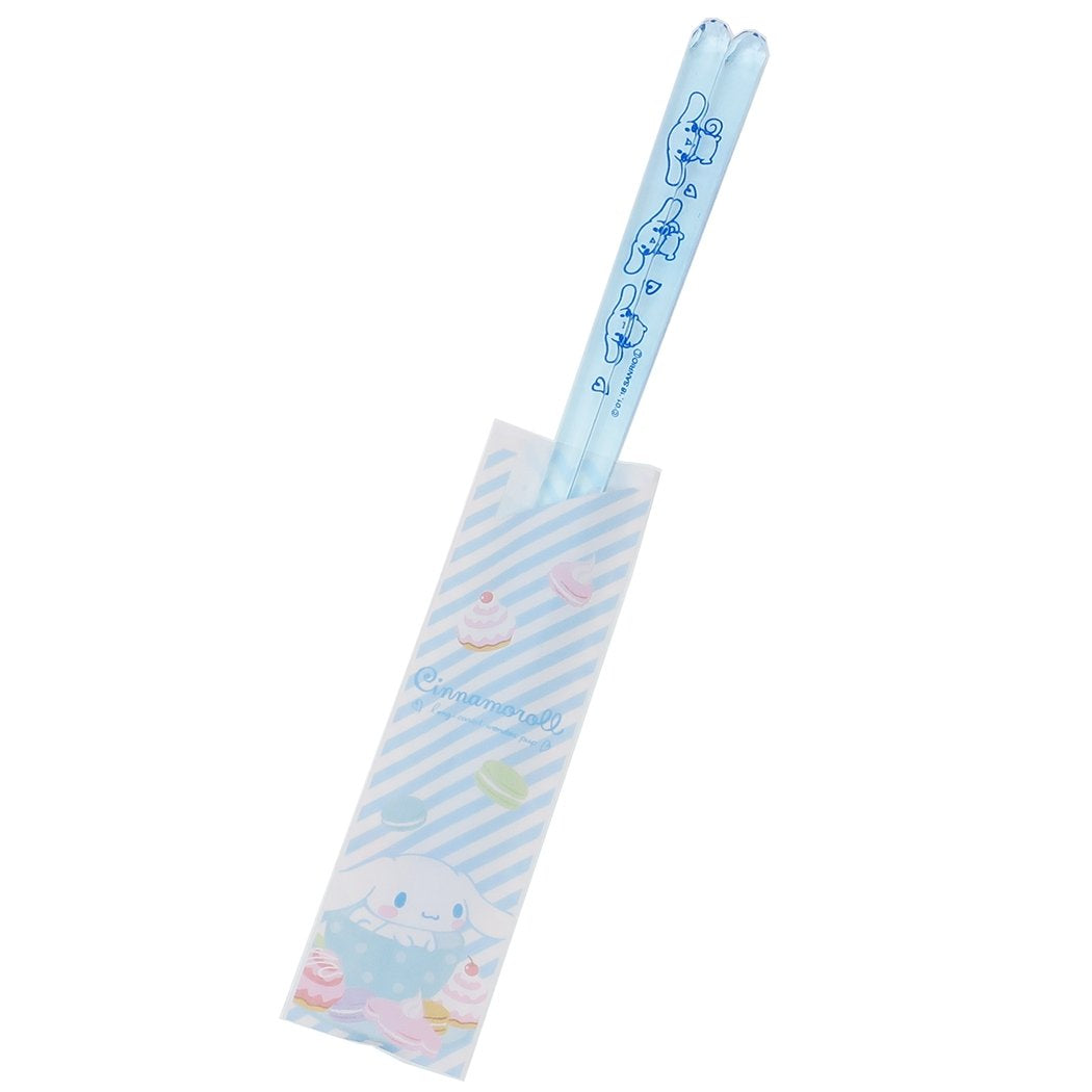 Kaneshotouki light blue chopsticks show a transparent resin finish for comfortable dining.