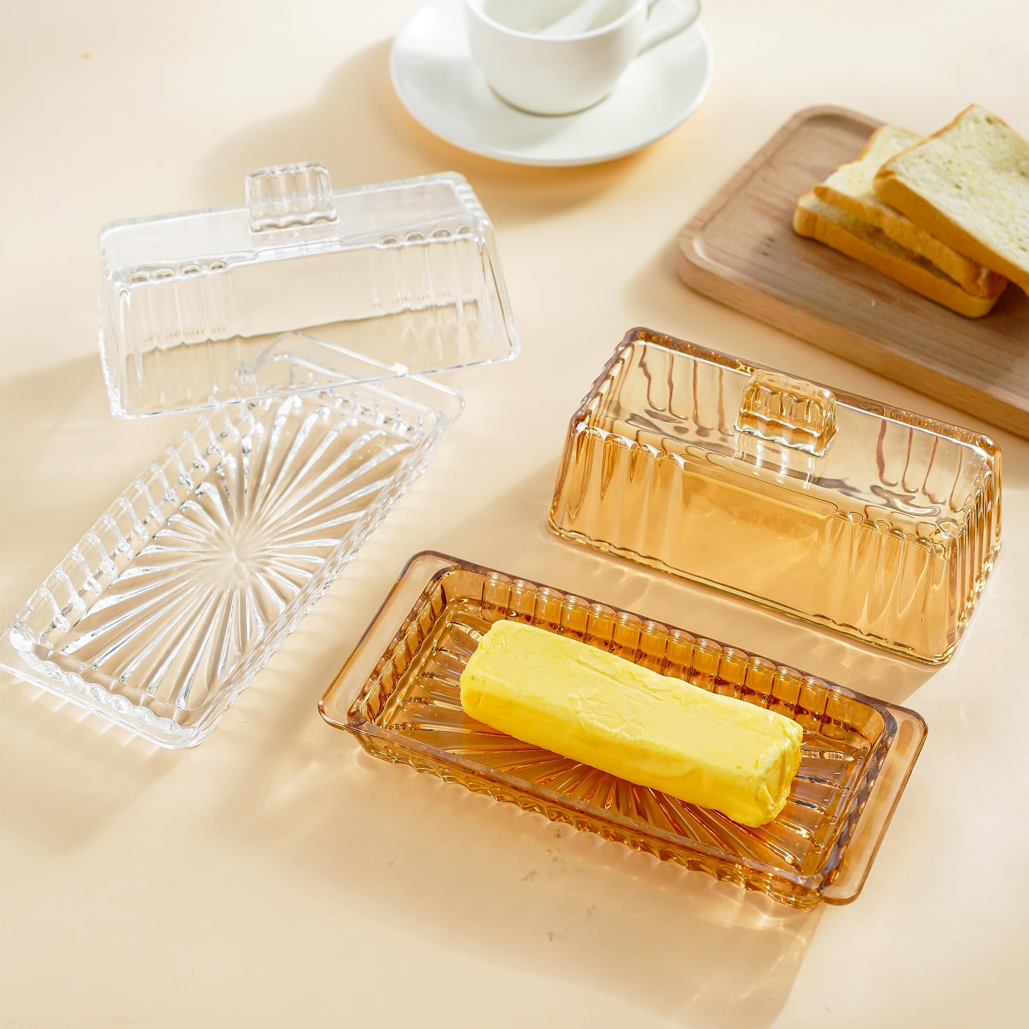 Kanpura butter dish lid with grip demonstrates easy opening.