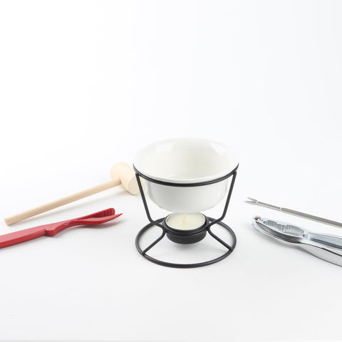 KCGANI ceramic dishware keeps chocolate warm during dessert fondue.