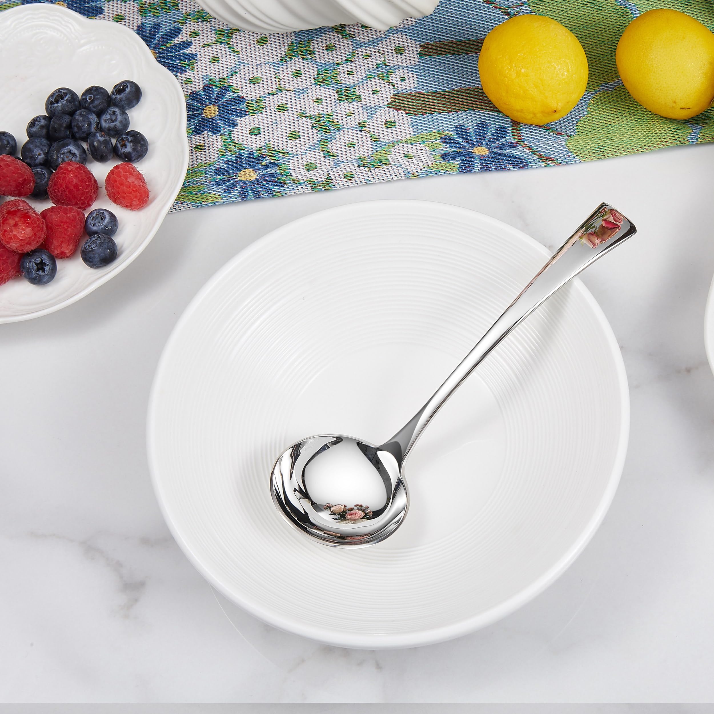Dishwasher-safe design makes cleanup after meals quick and simple.