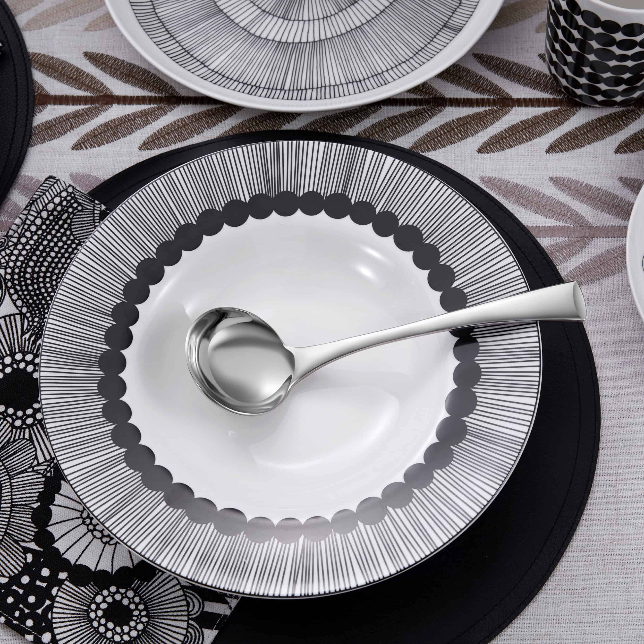 Ideal for gravies, sauces, and soups during family dinners.