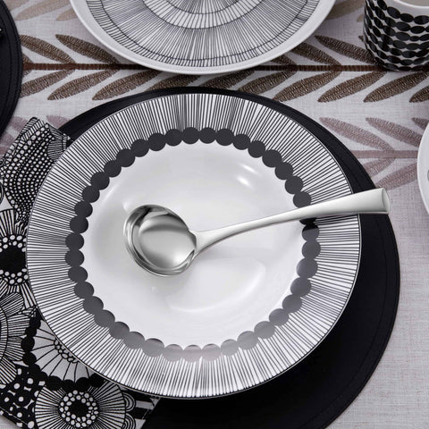 Ideal for gravies, sauces, and soups during family dinners.