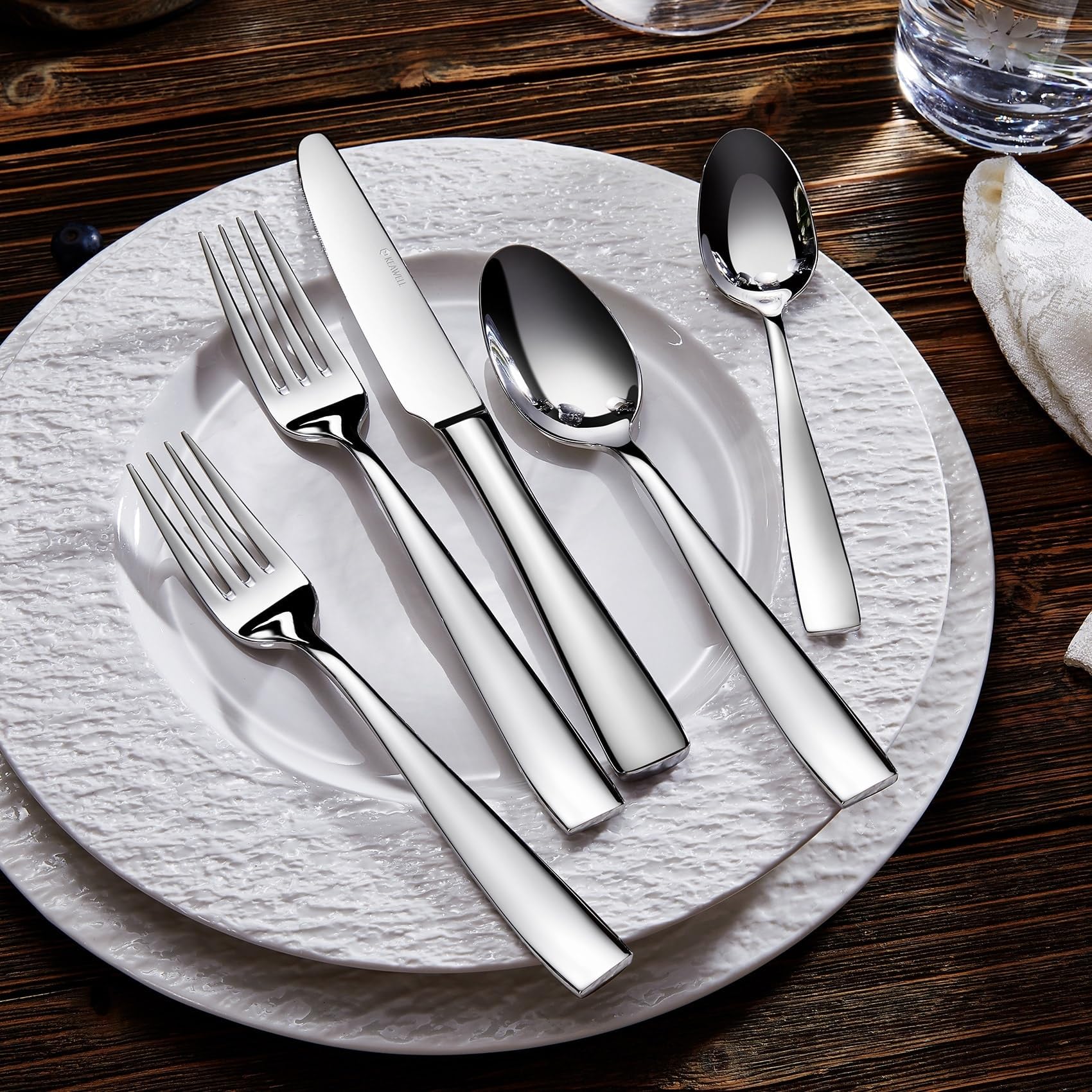 KEAWELL gift box presentation featuring the 4-piece knife set.