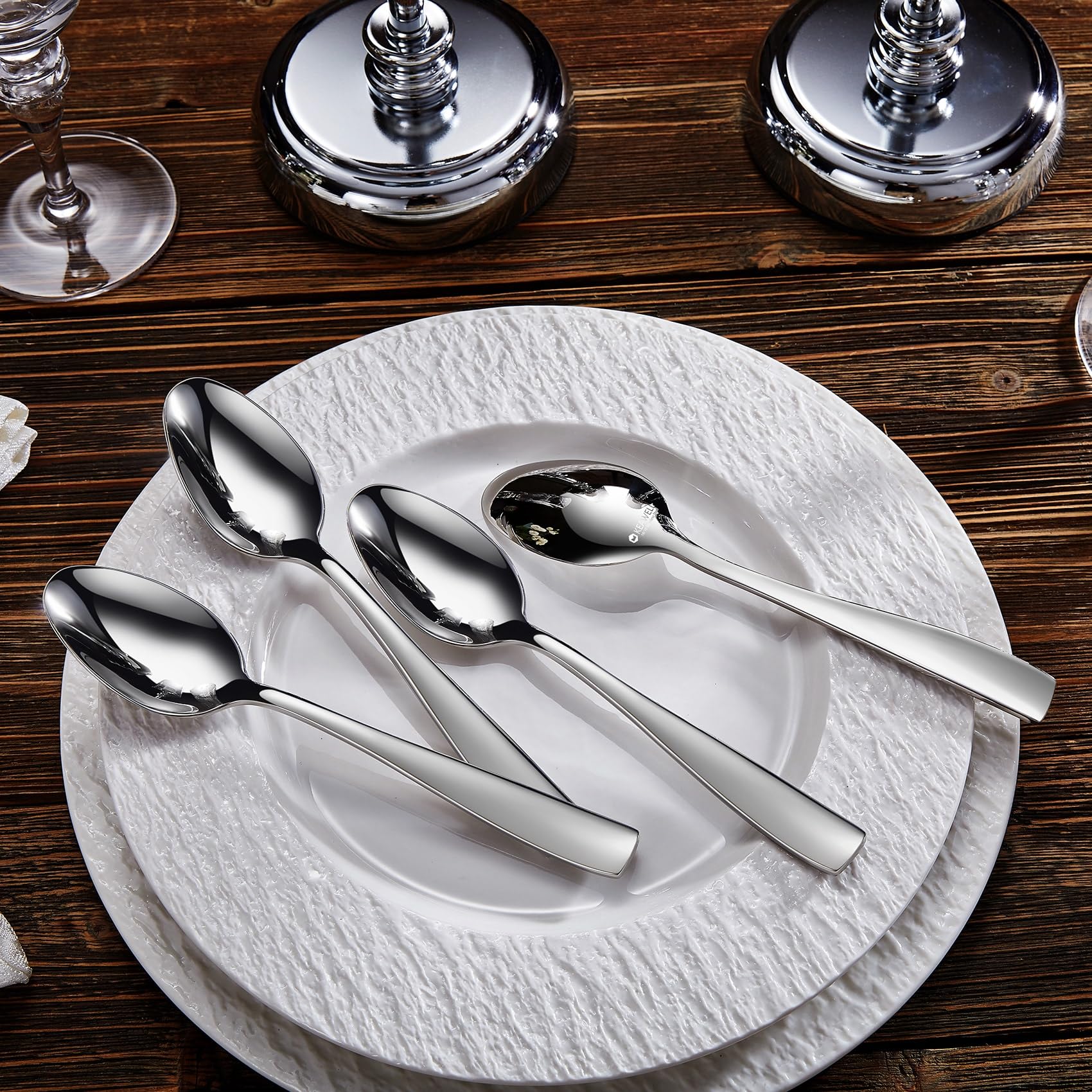KEAWELL Louis spoon set mirror-finish close-up reflecting light for a premium table look.