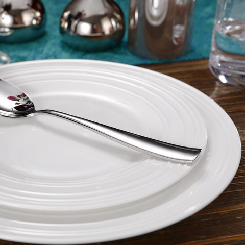 KEAWELL Louis set in dishwasher-safe silverware for convenient cleaning after meals.