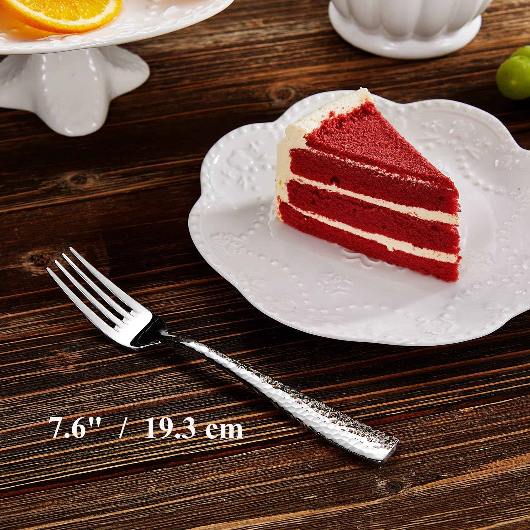 Keawell squared-edge fork detail highlights comfortable ergonomic handle for easy dining.