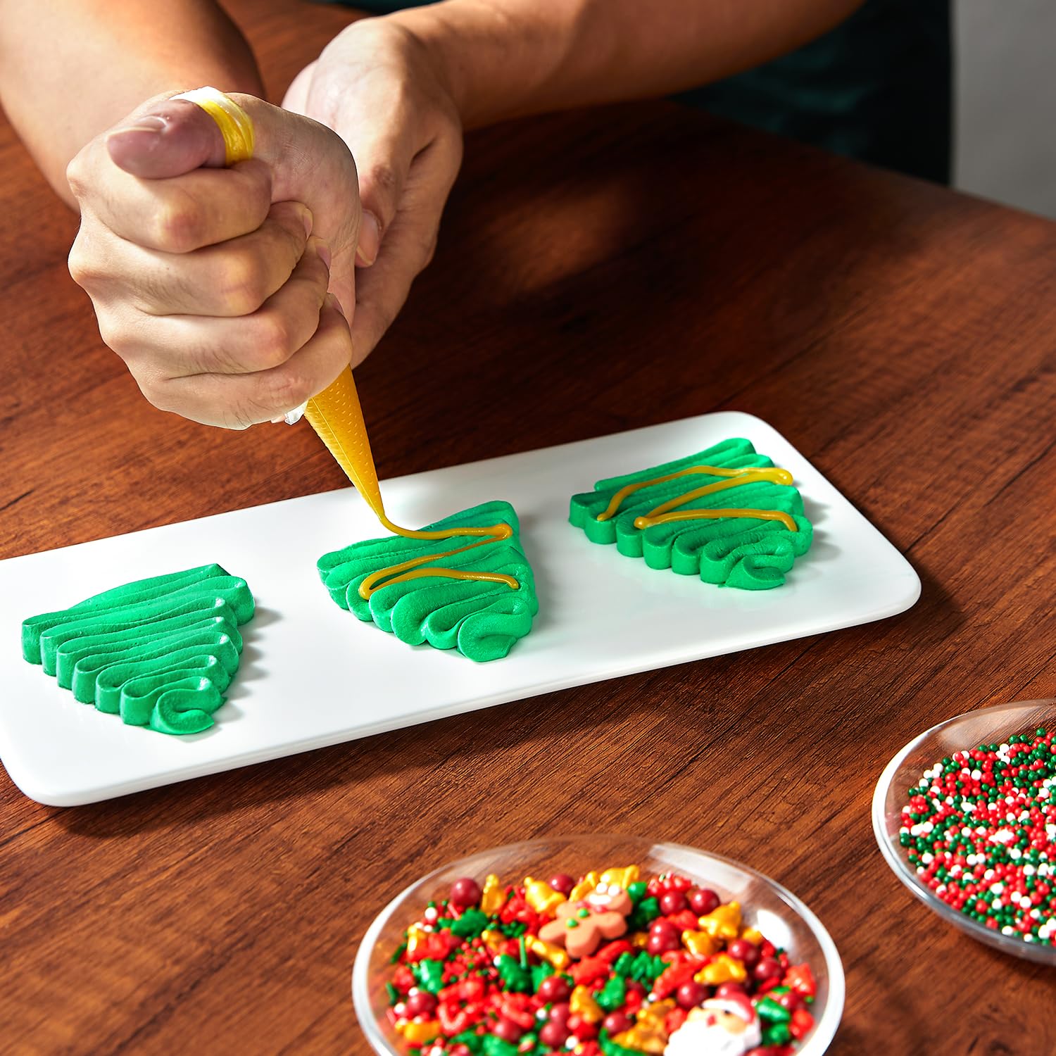 Keenpioneer cookies decorating and borders with precise piping