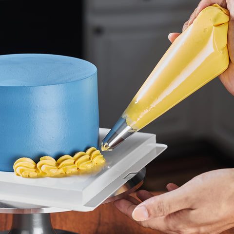 Keenpioneer piping bag ideal for decorating cakes and cupcakes with precision.