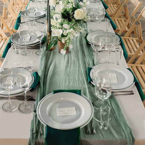 Keepshowing lightweight table runner detail highlighting easy setup and portable storage