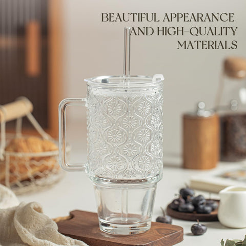 KEMORELA crystal-clear tumbler highlights smoothies and iced beverages.