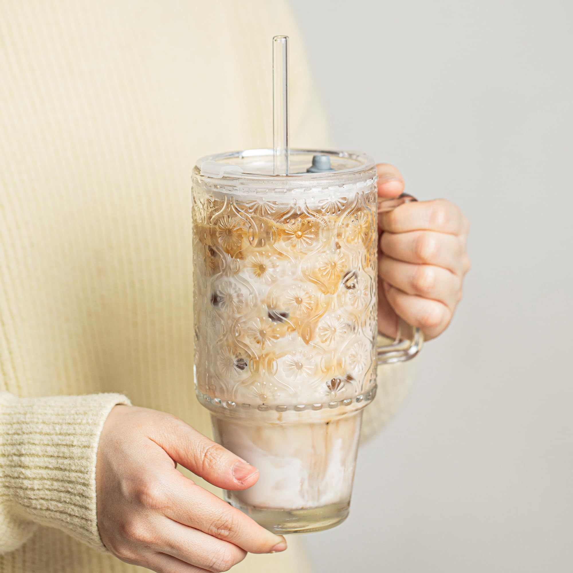 KEMORELA versatile glass cup ideal for water, tea, and smoothies.