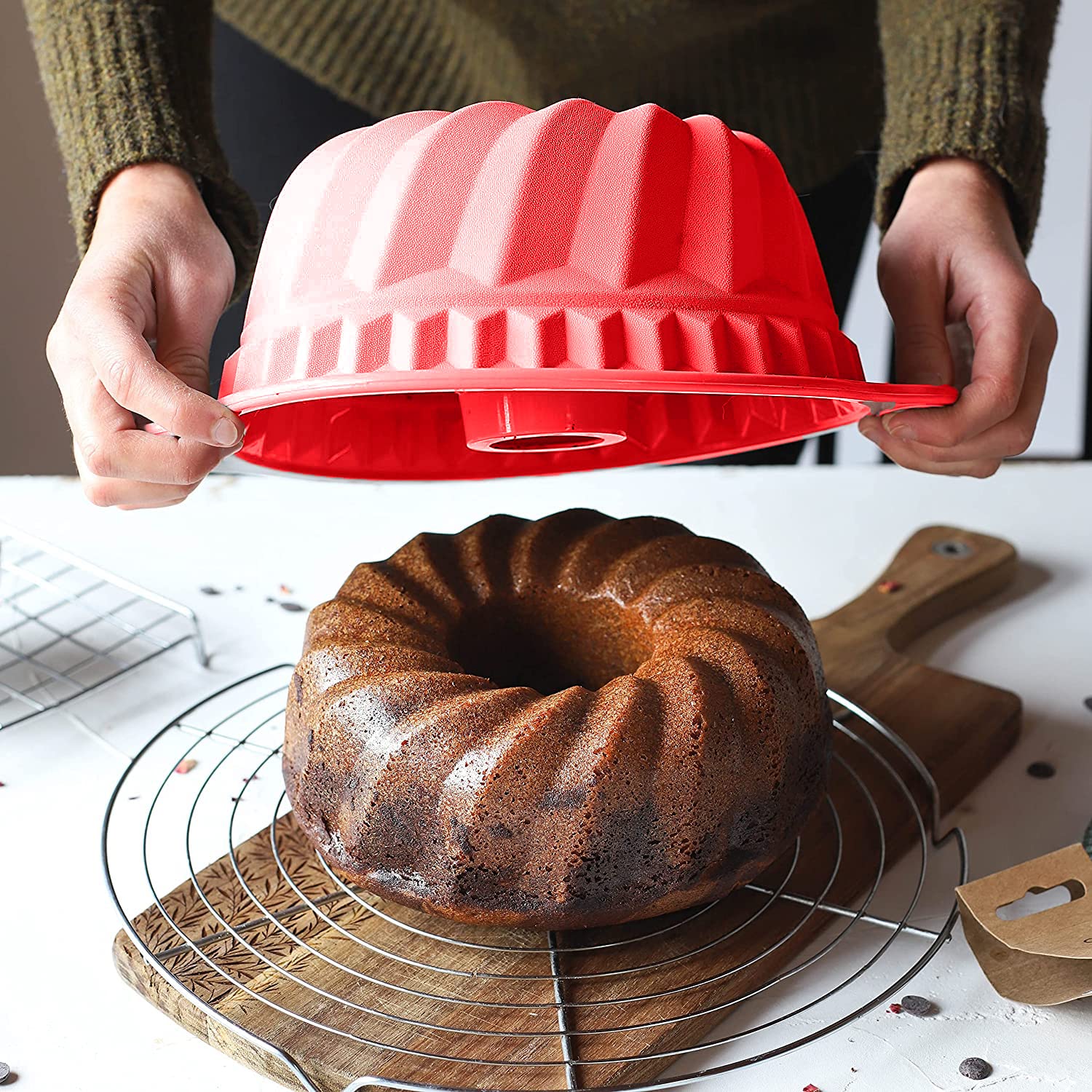 Kenond silicone bakeware non-stick pan ideal for jelly, gelatin, and cakes.