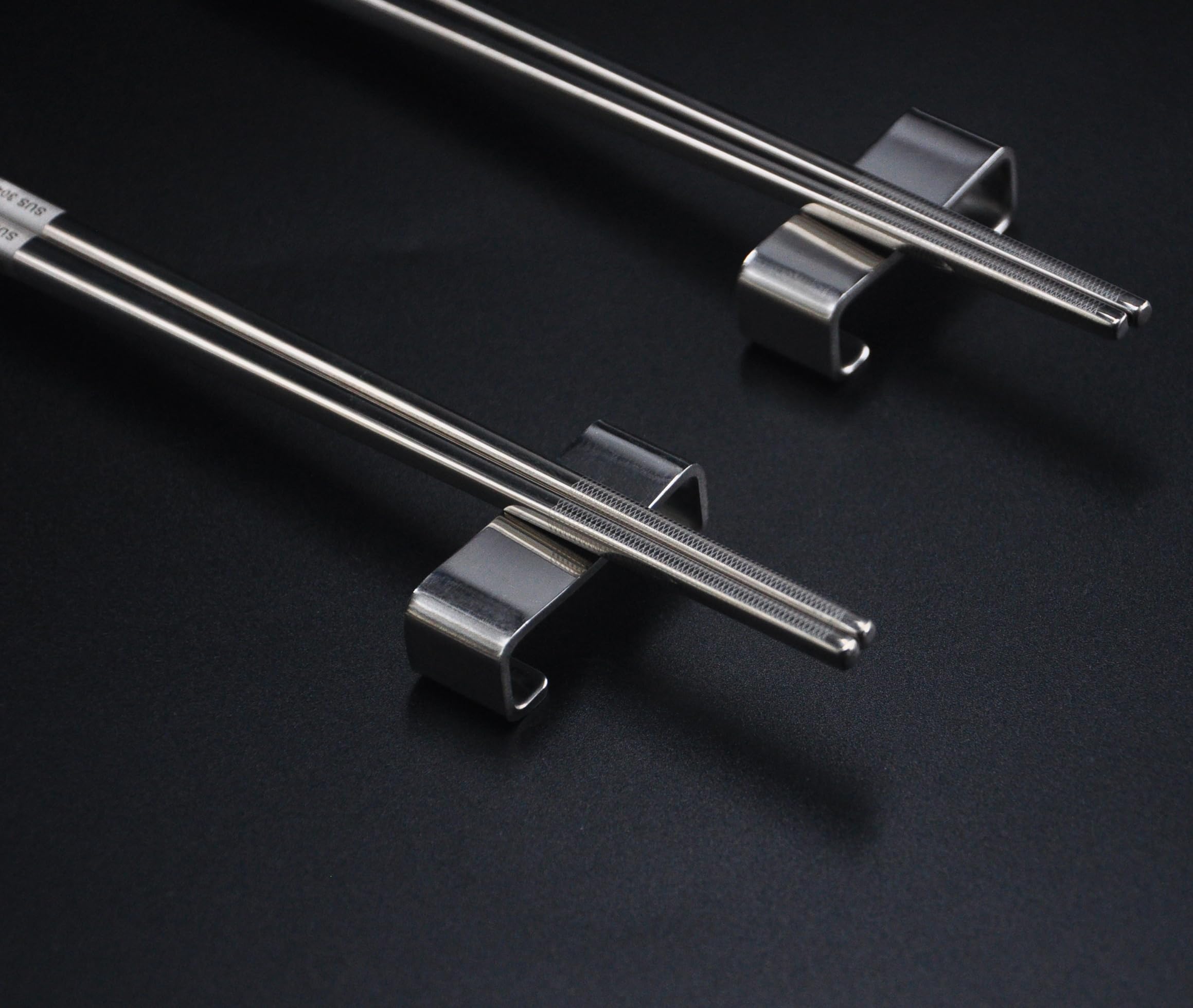 Kenpal square shaft design prevents rolling, keeping the table tidy during dining.
