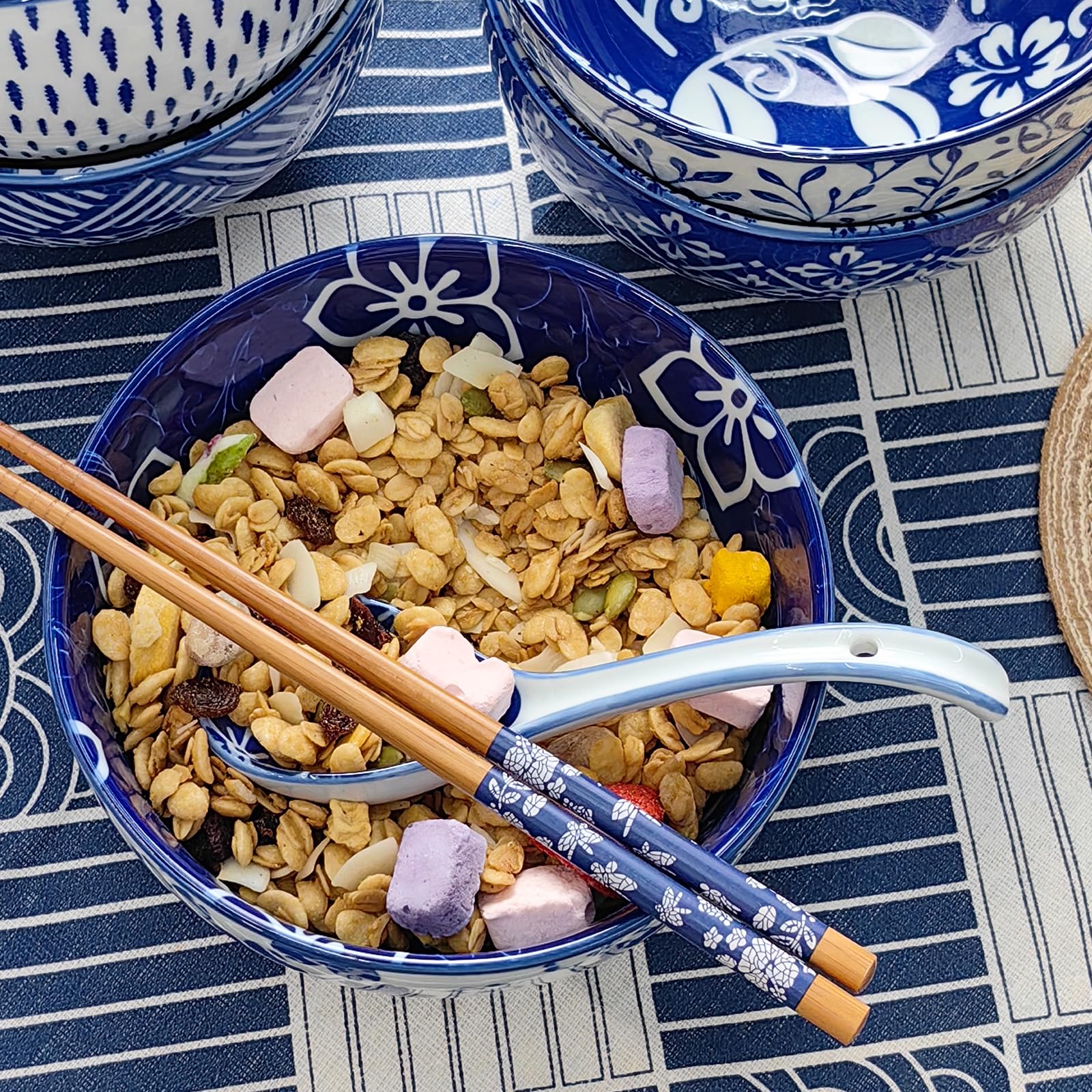 KeQiu porcelain bowl with glossy glaze for easy cleaning.