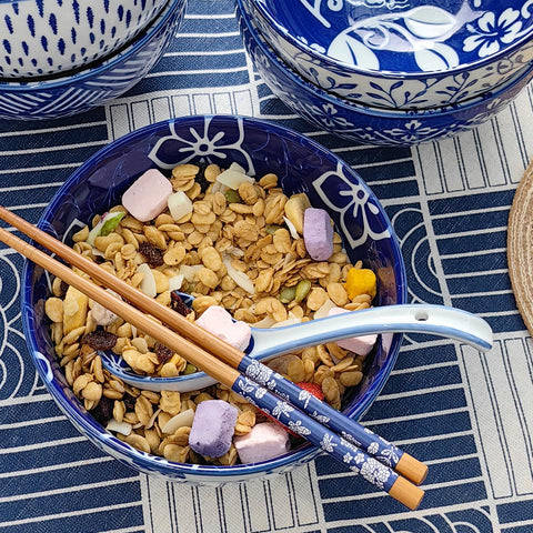 KeQiu porcelain bowl with glossy glaze for easy cleaning.