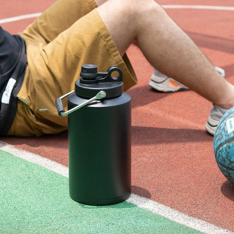 Kerilyn leak-proof lid prevents spills during travel and camping.
