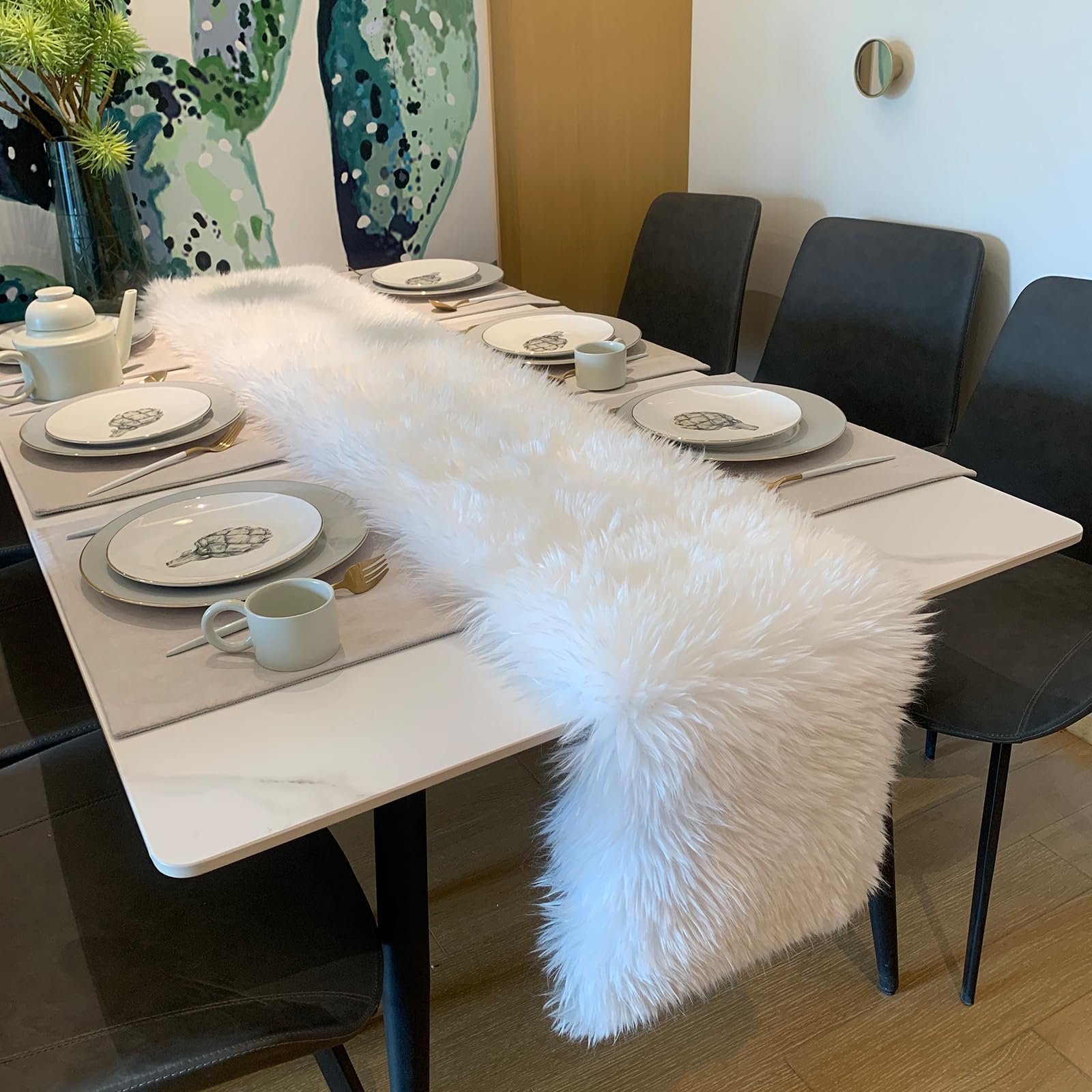 KERTFGOKU versatile chic table runner for multiple rooms and events.