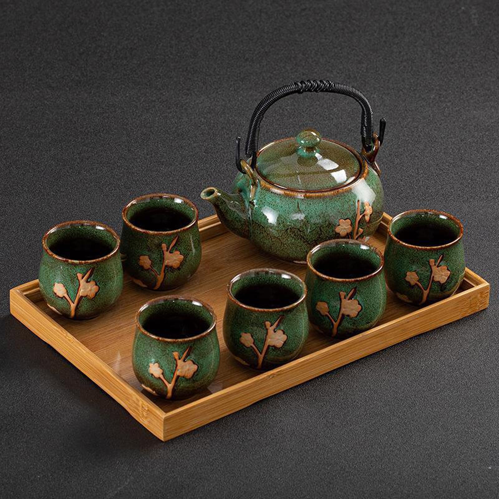 KEYDUACU teacups arranged for a calm gongfu tea session.
