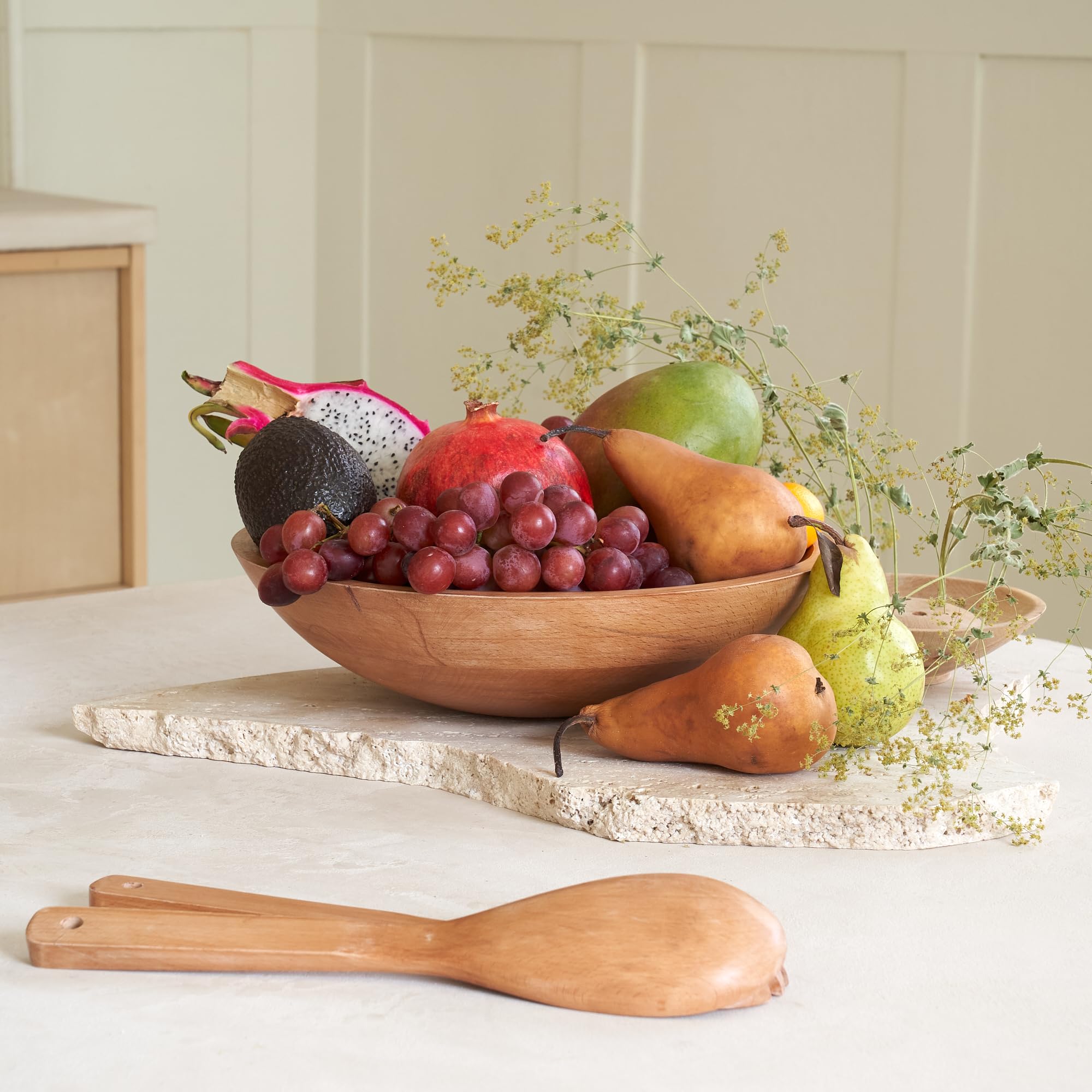 KIBAGA salad bowl closeup beech wood reveals natural grain and craftsmanship.