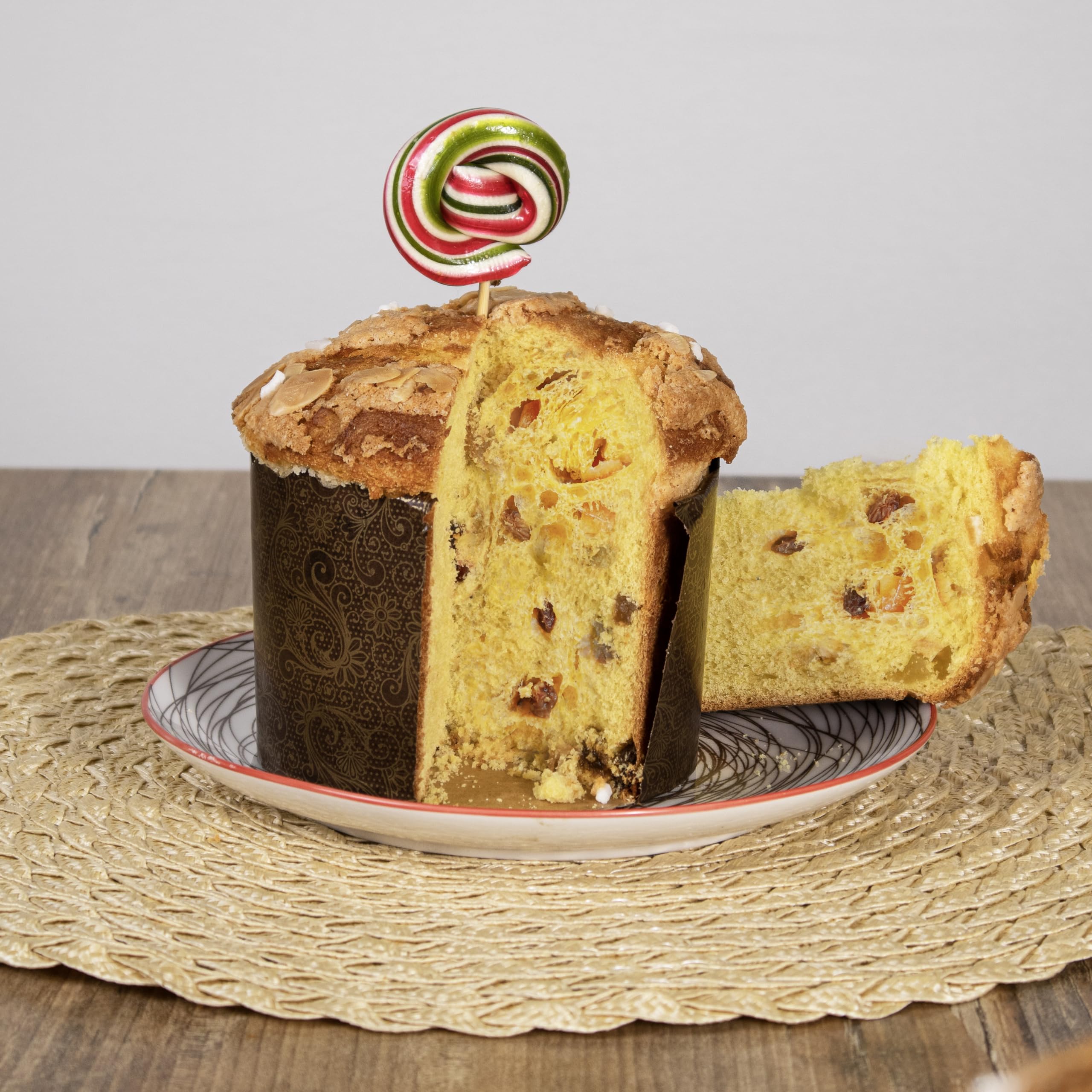 KIBS Group panettone baking form packaging emphasizes convenient stackable design.