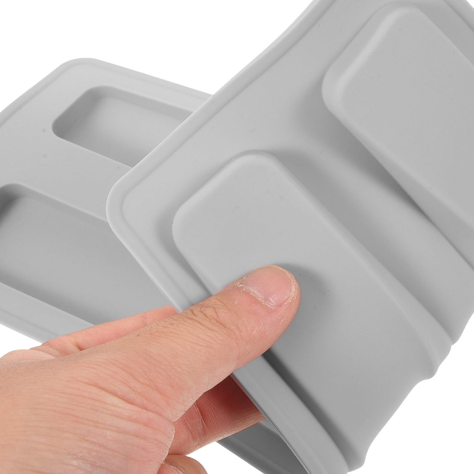 Kichvoe silicone lid eases cleanup after cooking.