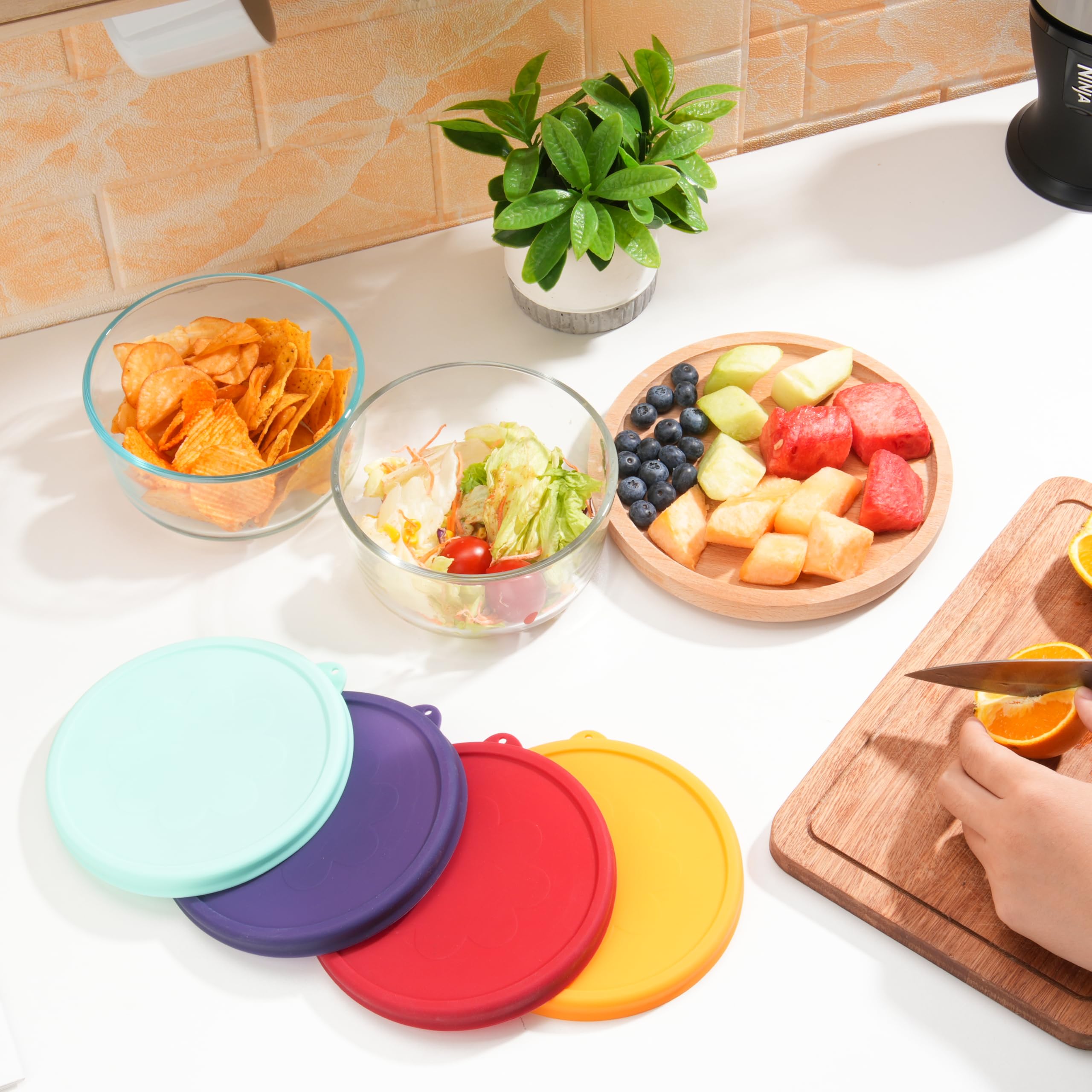 Kiicii compact design keeps lids organized and accessible.