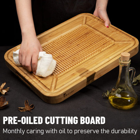 Kikcoin heavy-duty board protects knives while carving meat and vegetables.