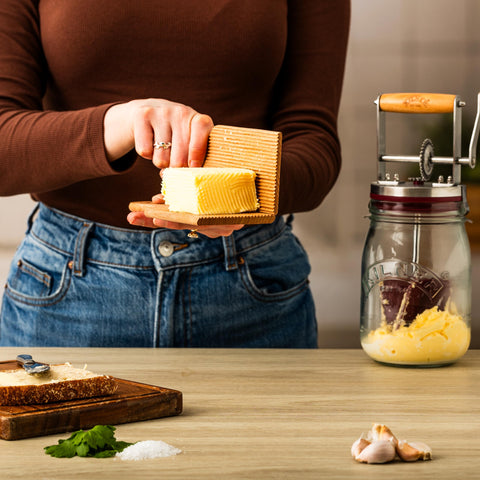 Kilner paddle helps shape butter balls with precision