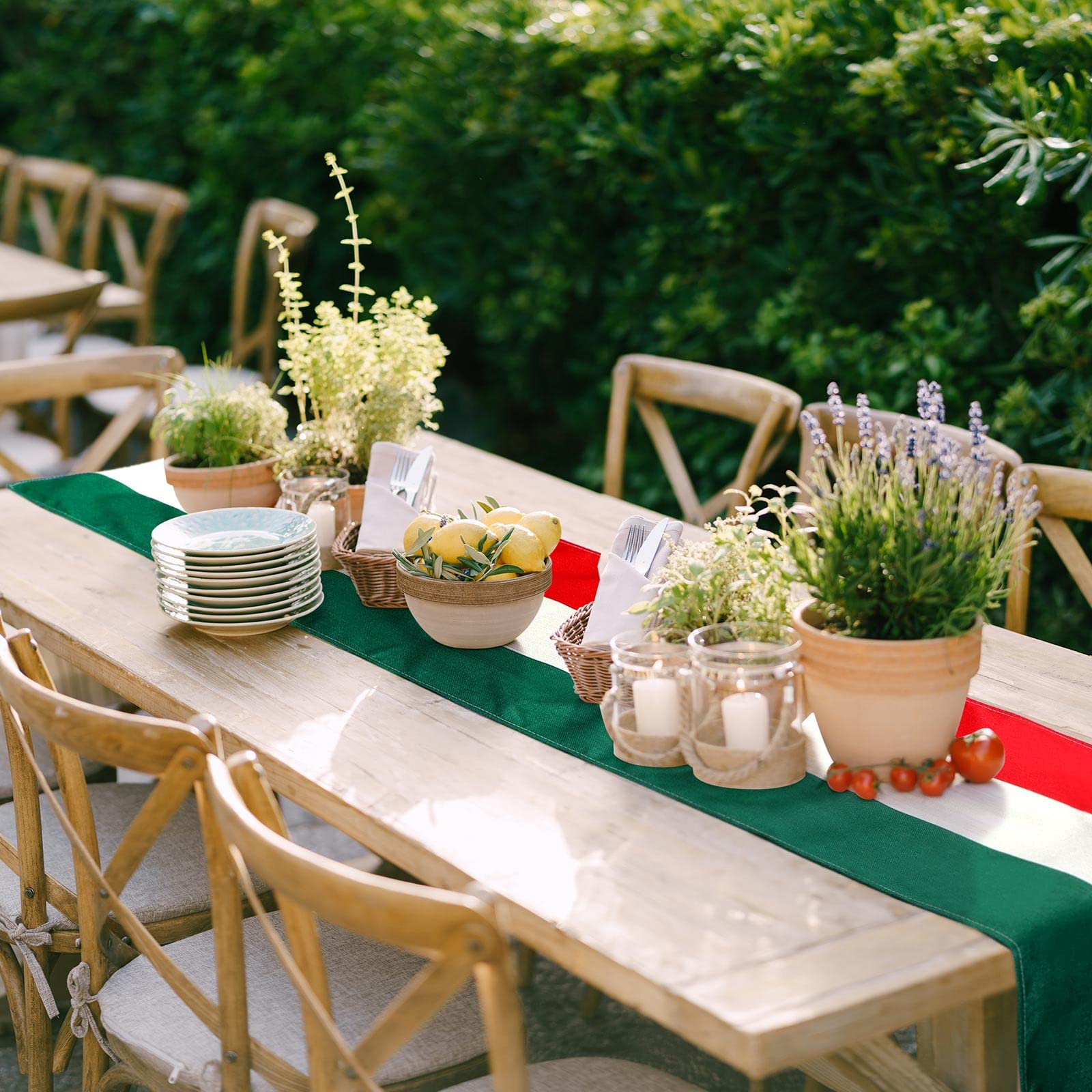 Kingdder versatile Italian-themed decor for family meals and gatherings
