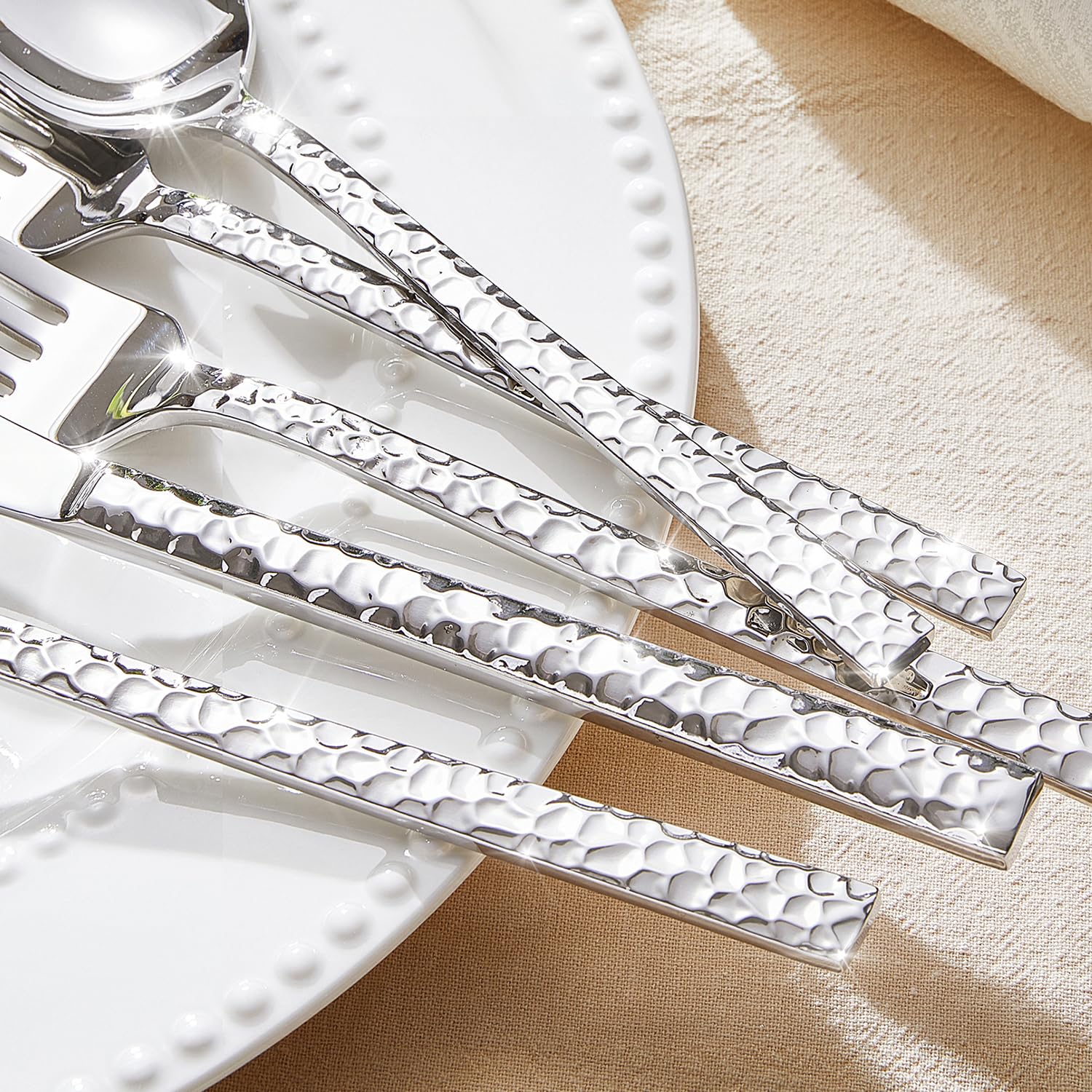Kingstone 24-piece dinner spoons ensure balanced weight for comfortable meals.