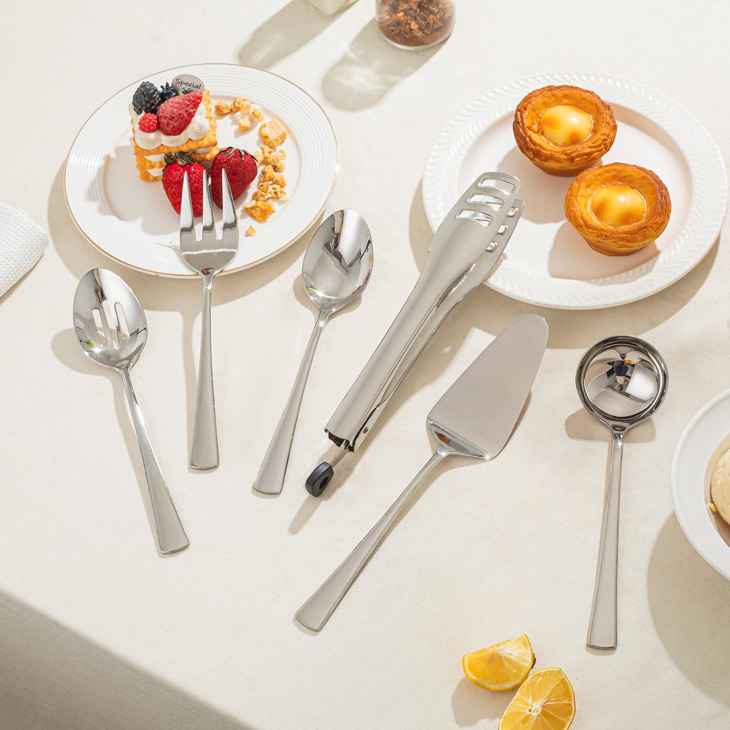 KINGSTONE cake server helps lift desserts with precision and ease.