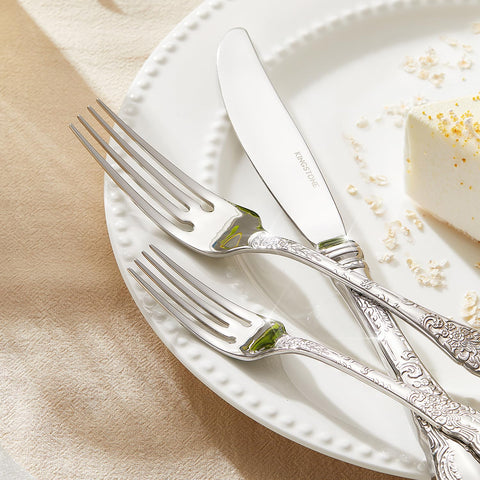 Kingstone floral motif detail captures ornate borders for a luxurious table setting