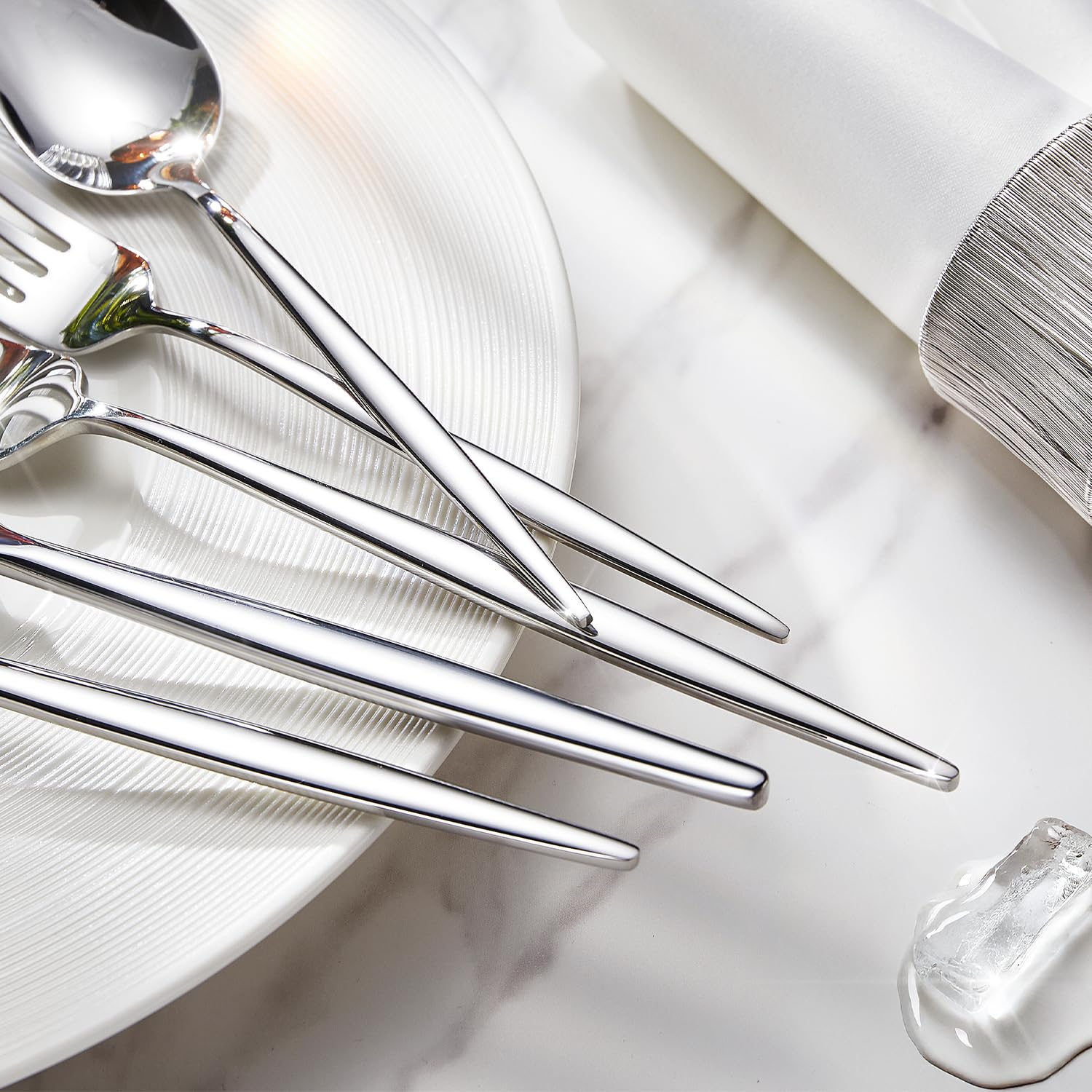 Kingstone silverware set dinner knives showing elegant design and sturdiness.