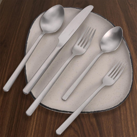 KINGSTONE silverware set dishwasher-safe design simplifies cleanup after meals.