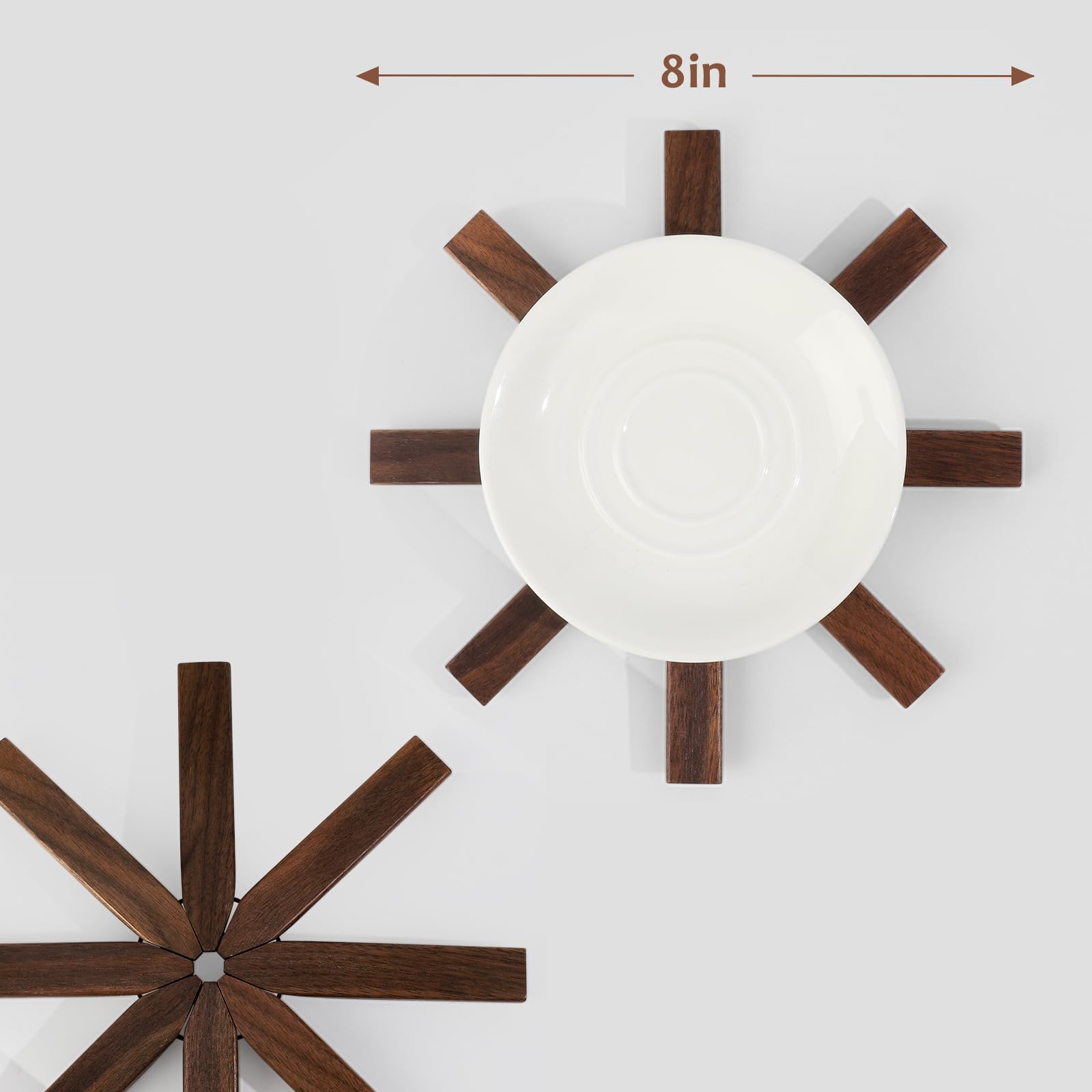 Kitchen-ready decor and heat protection in one natural walnut accessory.