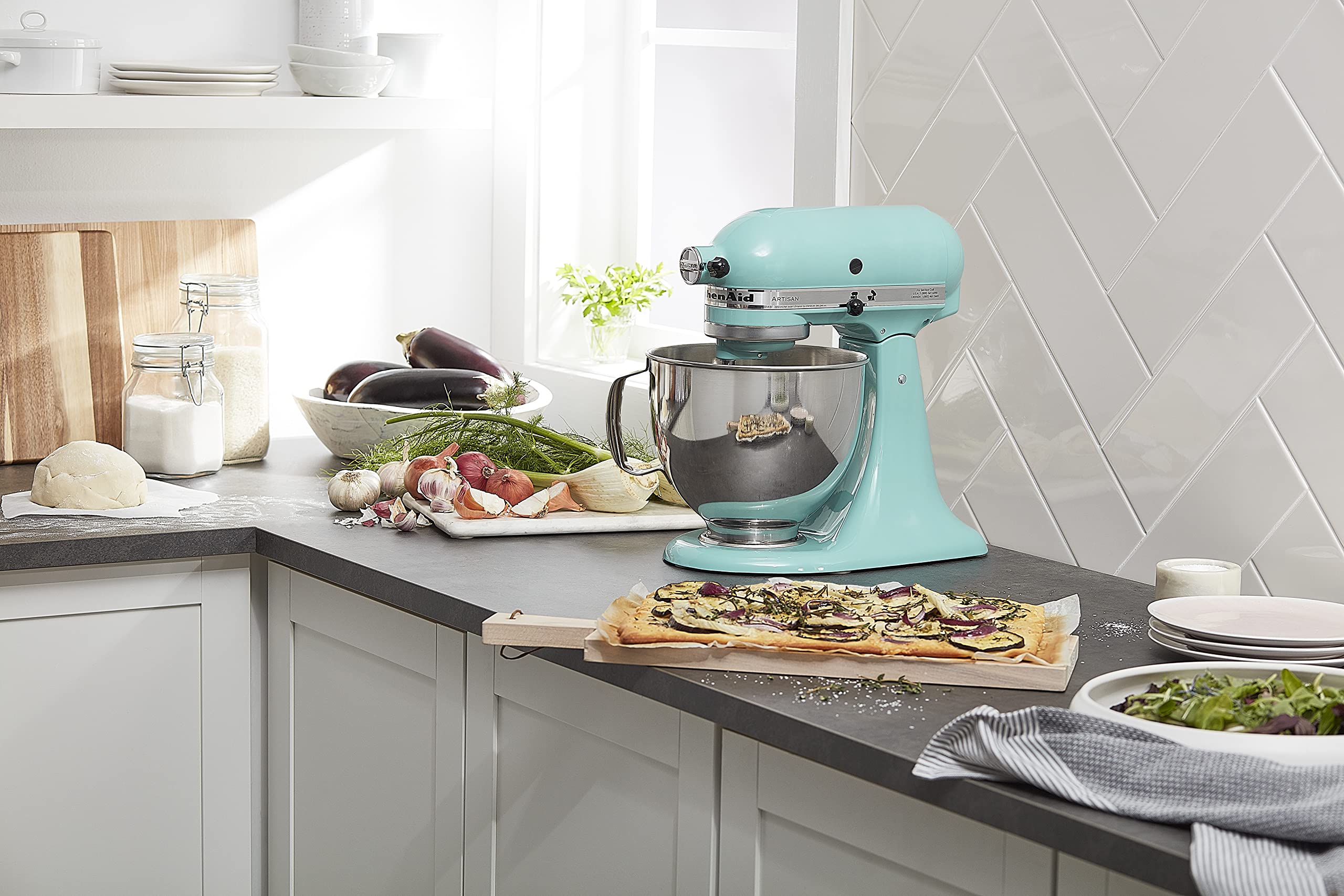 KitchenAid Artisan 5qt tilt-head mixer 10 speeds control for precision