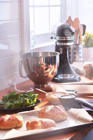 Sturdy stainless steel 5-quart bowl for consistent mixing and large recipes.