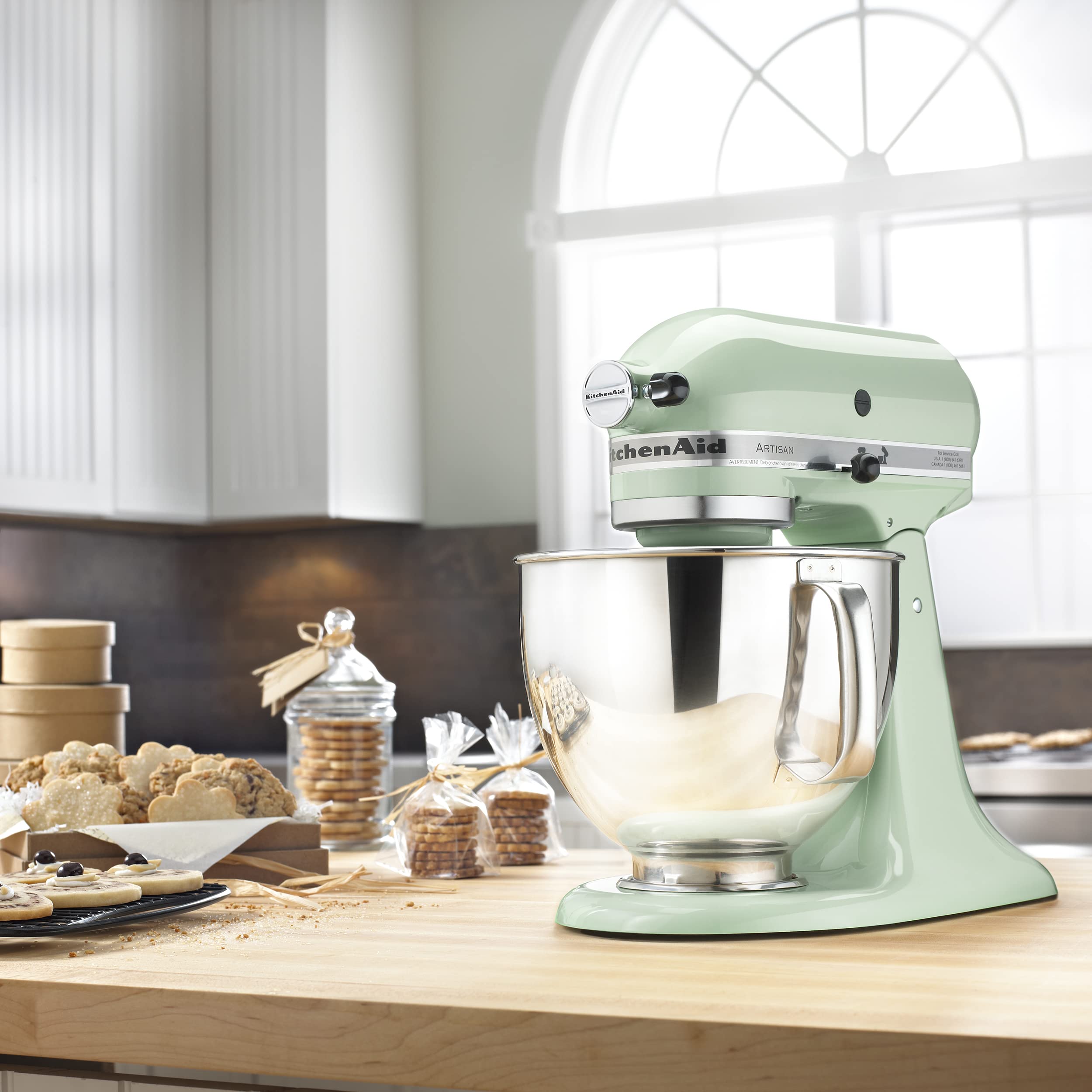 KitchenAid pouring shield helps control batter splatter during pouring.